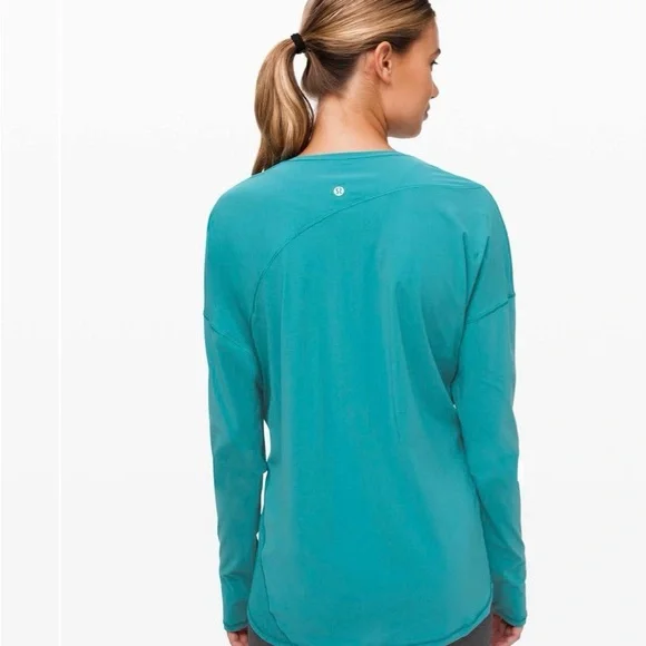 Lululemon women’s Ice cave Long Sleeve Casual Top - Picture 8 of 9